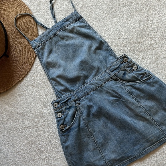 ♥️… Free People Savannah Chambray Denim Blue Overall Mini Dress - Picture 3 of 10